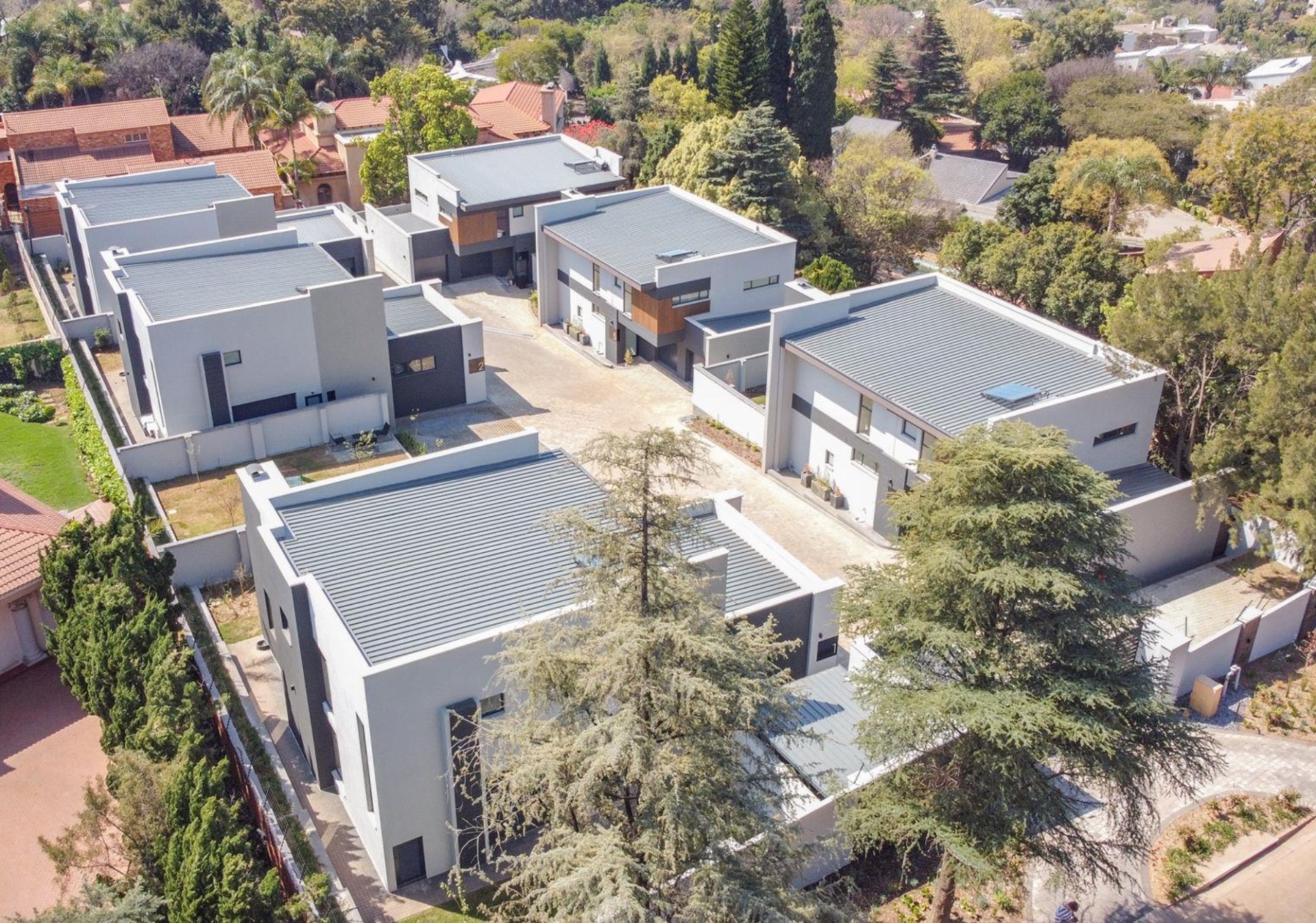 Townhouse for sale in Waterkloof Ridge, Pretoria