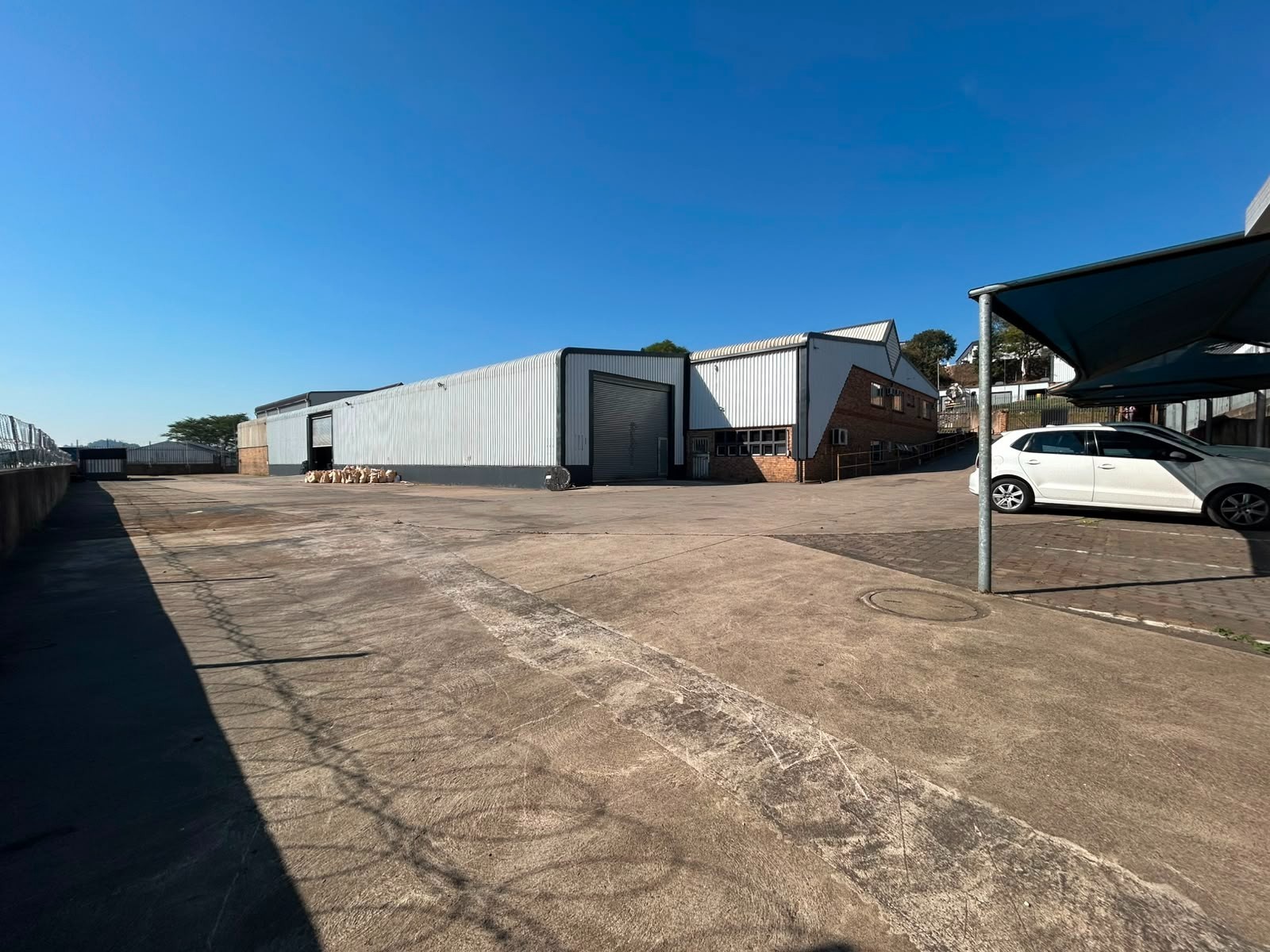 Warehouse for rent in Pinetown Central, Pinetown, KwaZulu Natal, 2363 m²