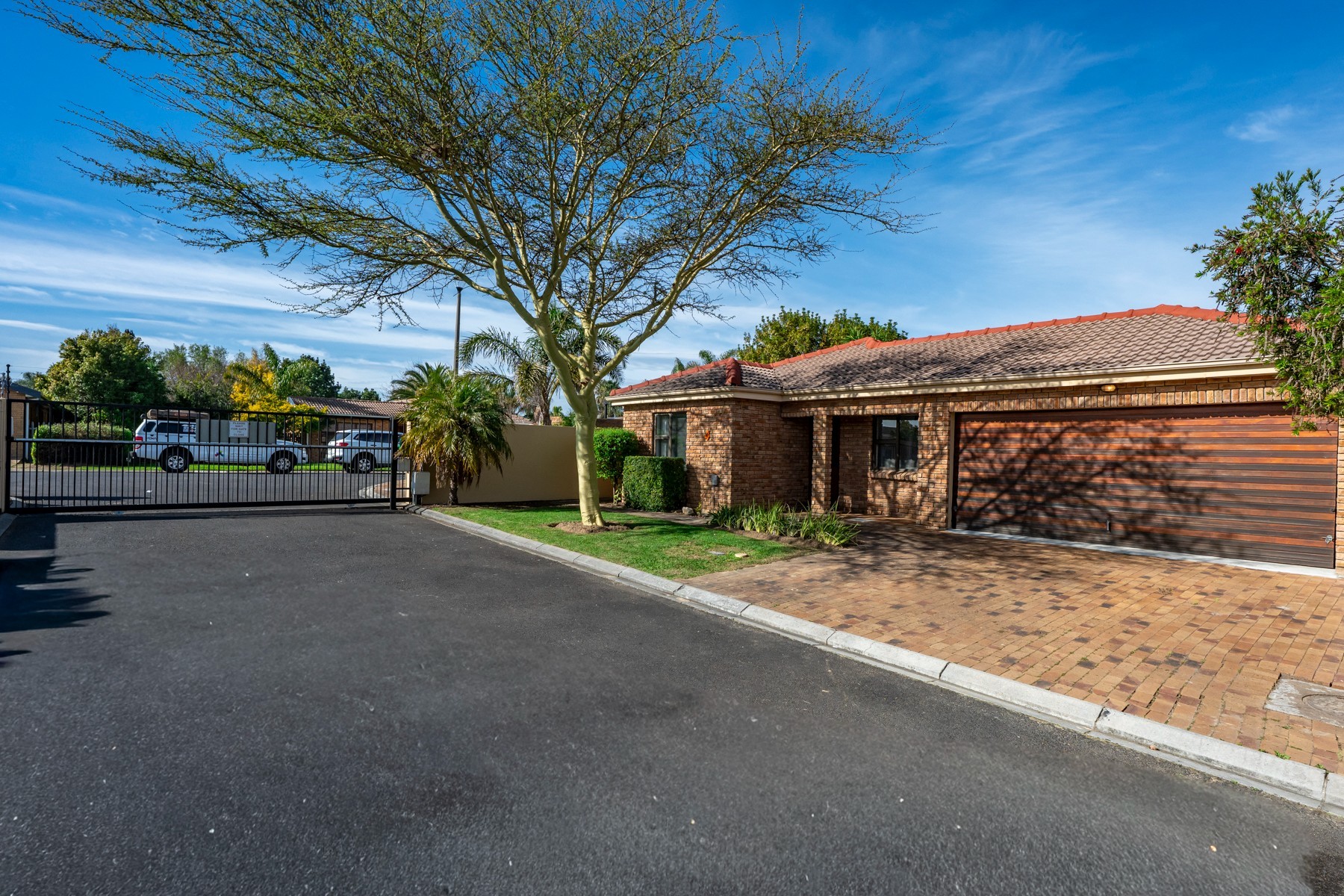 House for sale in Sonstraal Heights, Durbanville, 364 m²