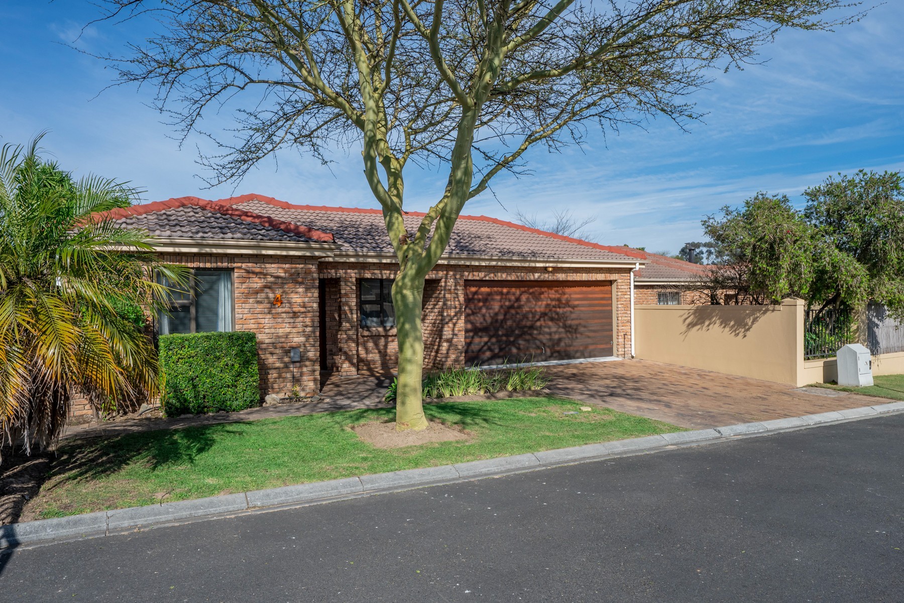 House for sale in Sonstraal Heights, Durbanville, 364 m²