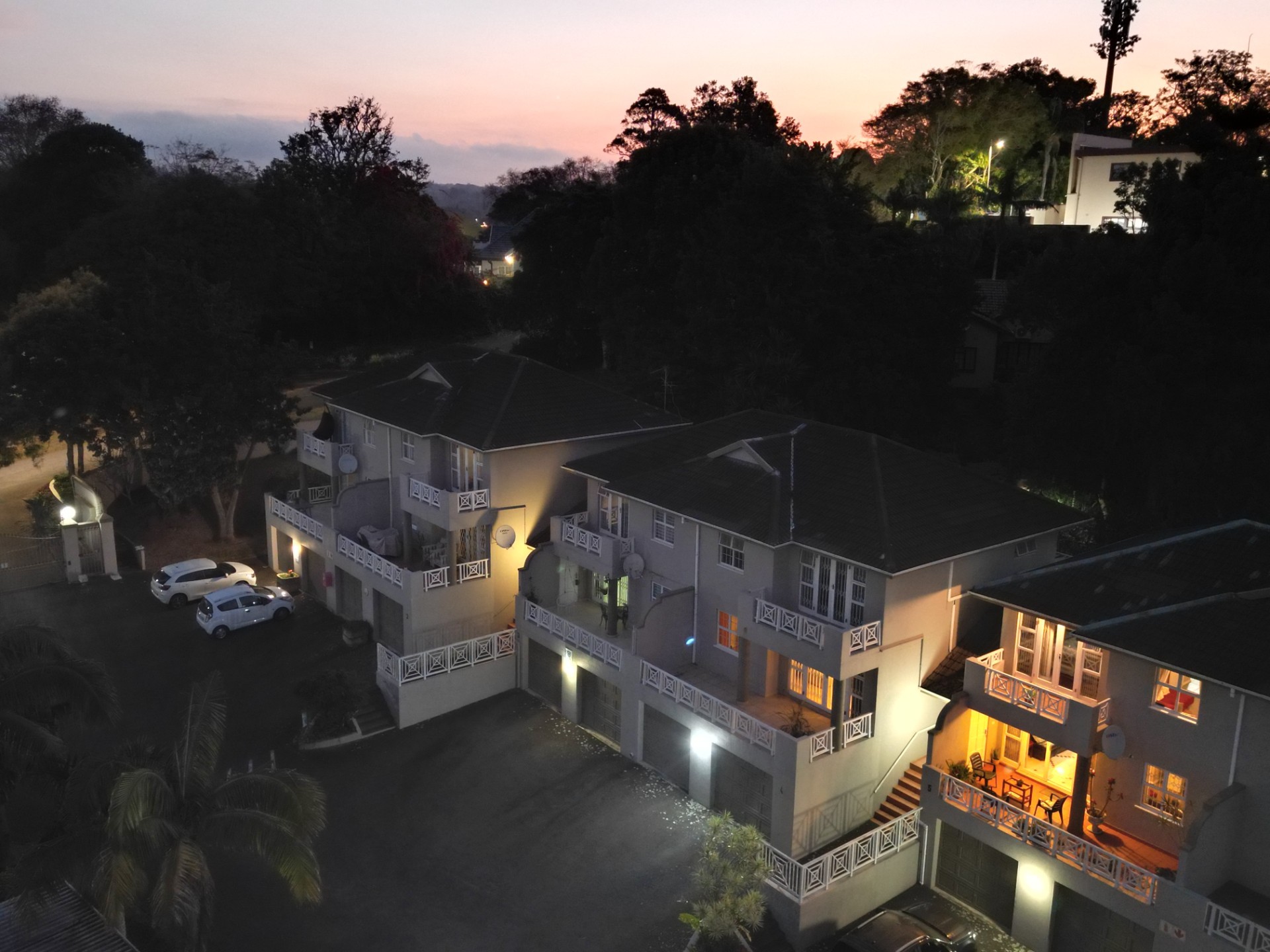 3 Bedroom Townhouse For Sale in Kloof, KwaZulu Natal