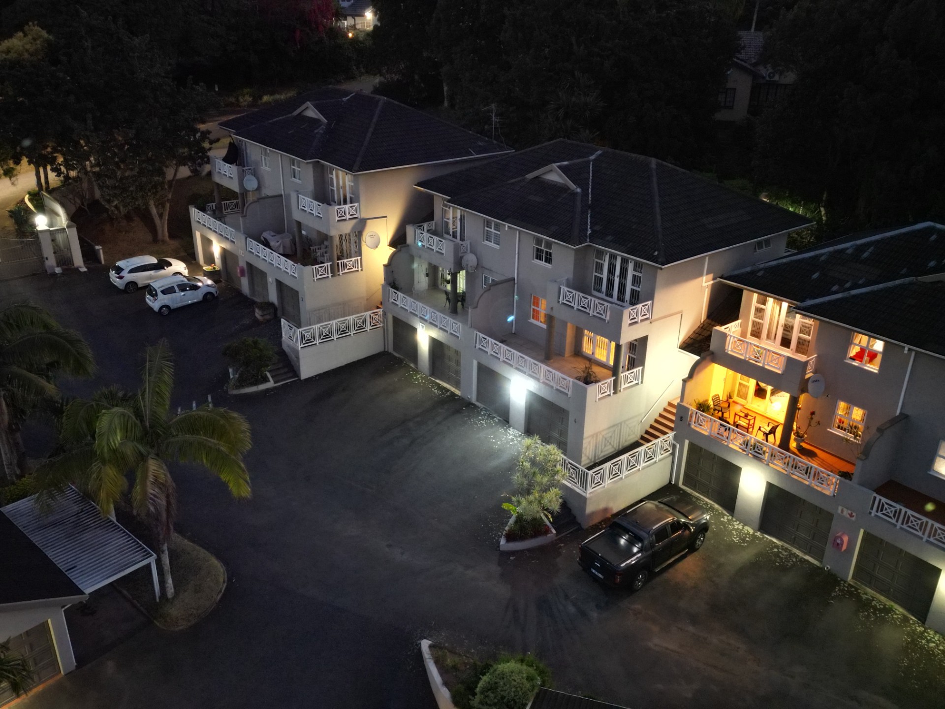 3 Bedroom Townhouse For Sale in Kloof, KwaZulu Natal