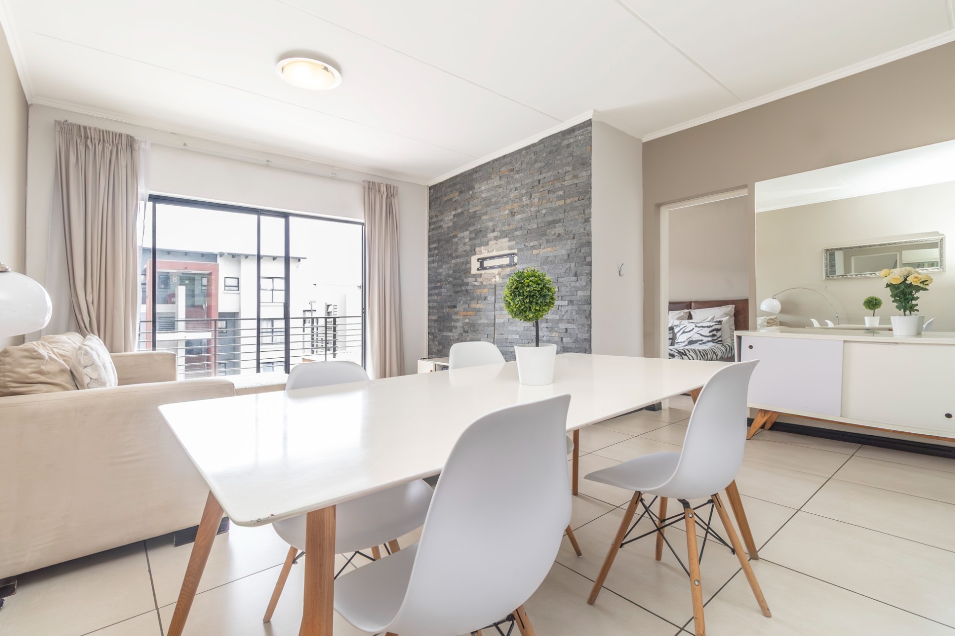 Modern 2 Bedroom Apartment with Appliances Included in Dainfern