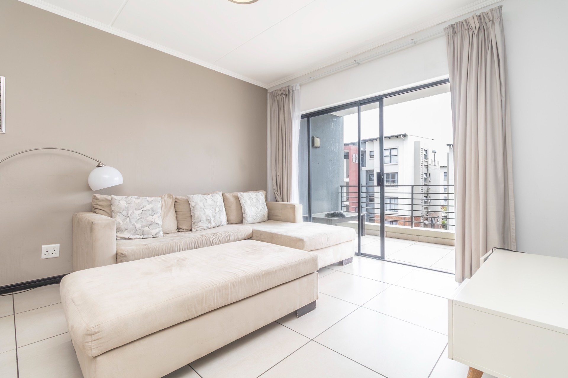 Modern 2 Bedroom Apartment with Appliances Included in Dainfern