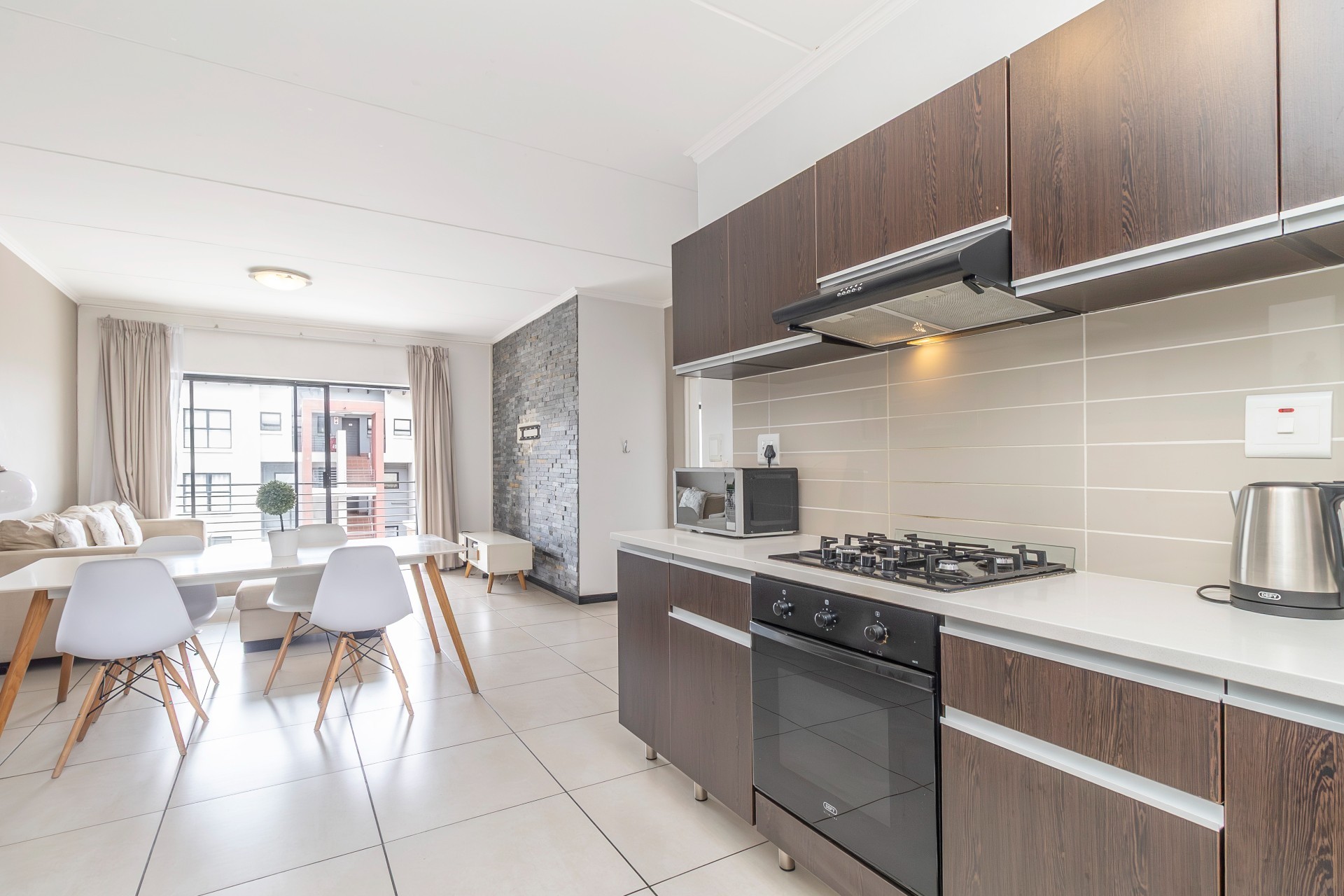 Modern 2 Bedroom Apartment with Appliances Included in Dainfern