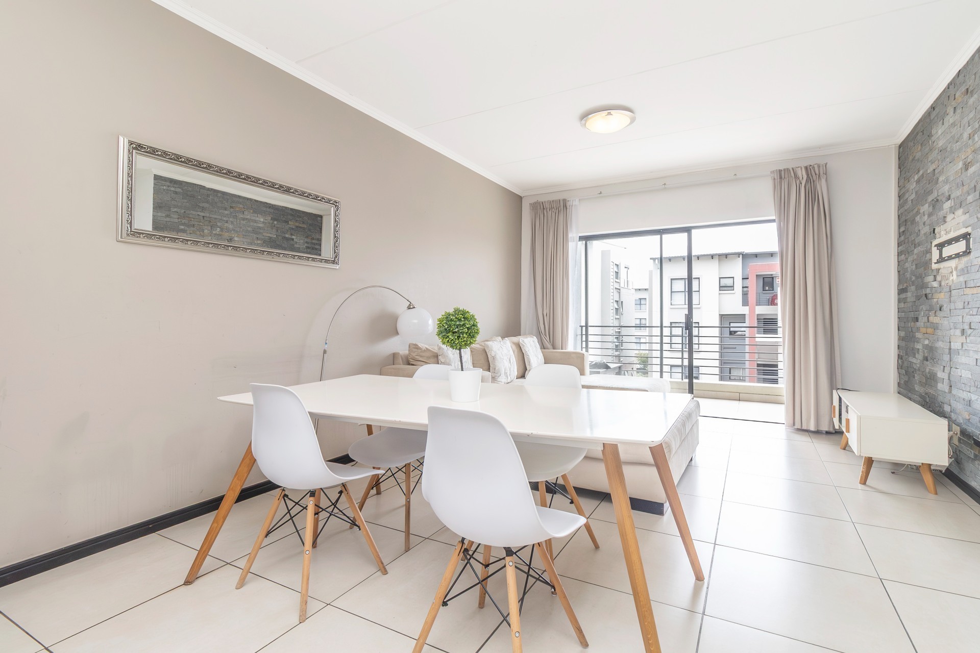Modern 2 Bedroom Apartment with Appliances Included in Dainfern