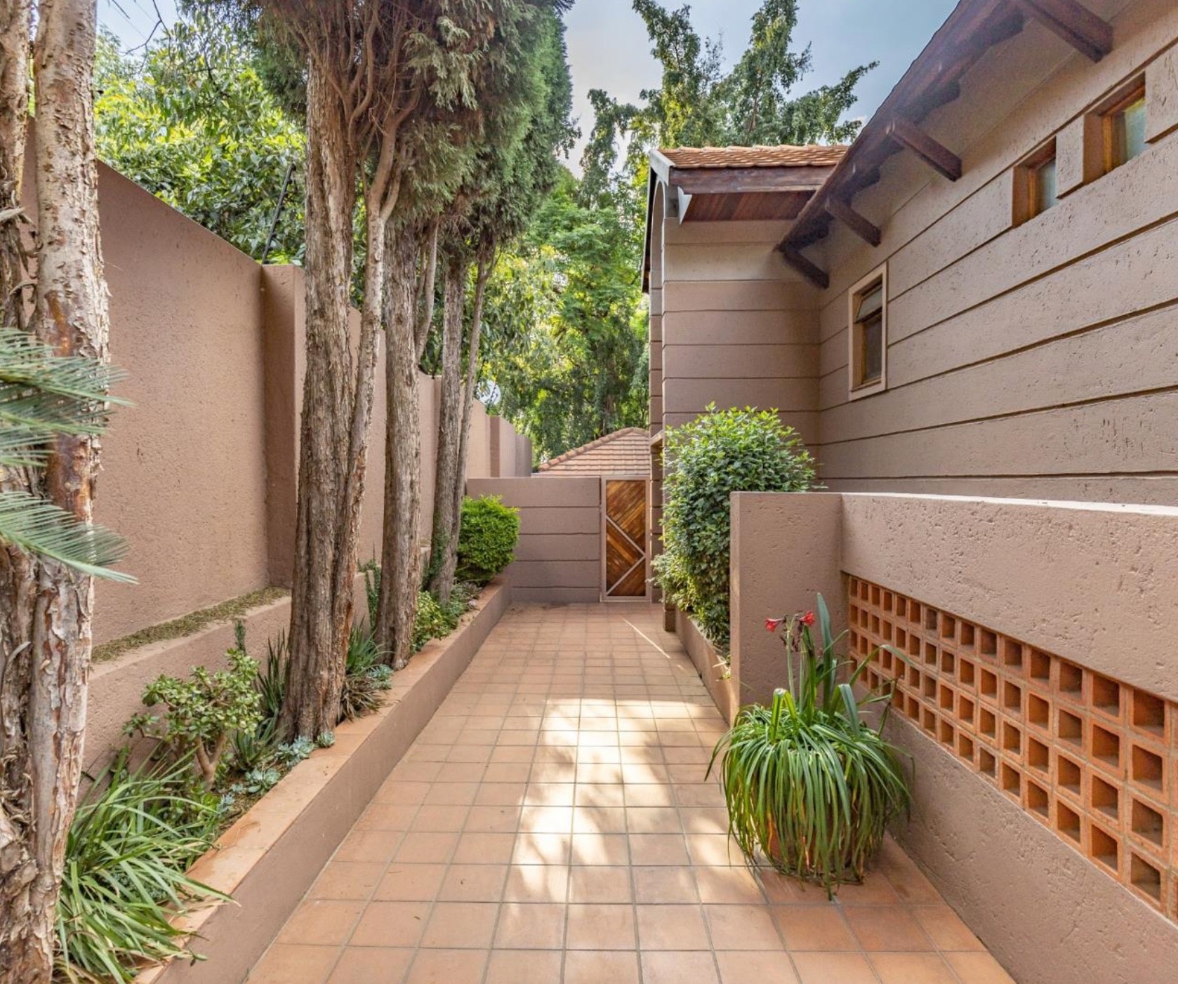 House for sale in Muckleneuk, Pretoria, 586 m²