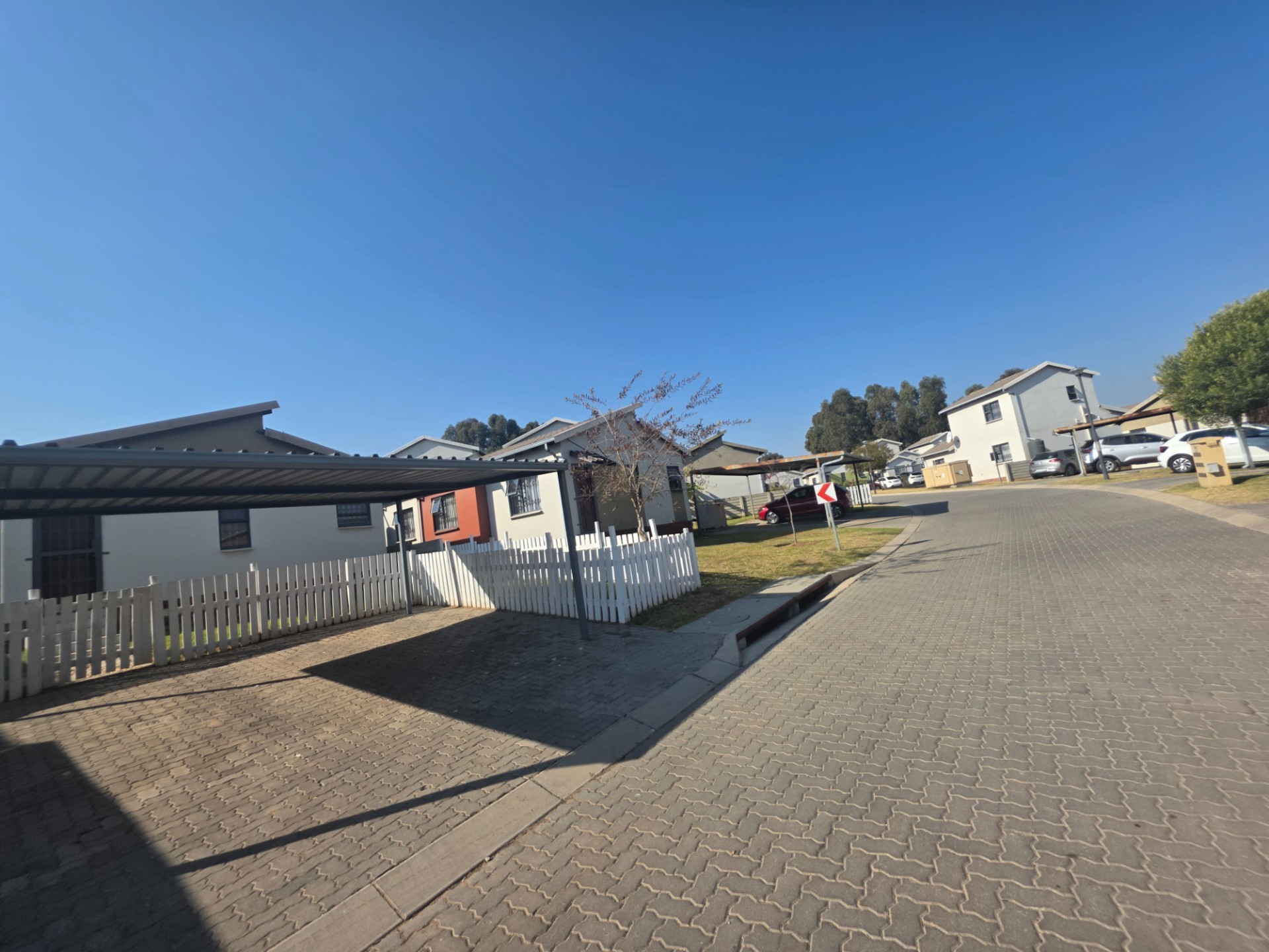 3 Bedroom Townhouse for Sale in Summerset