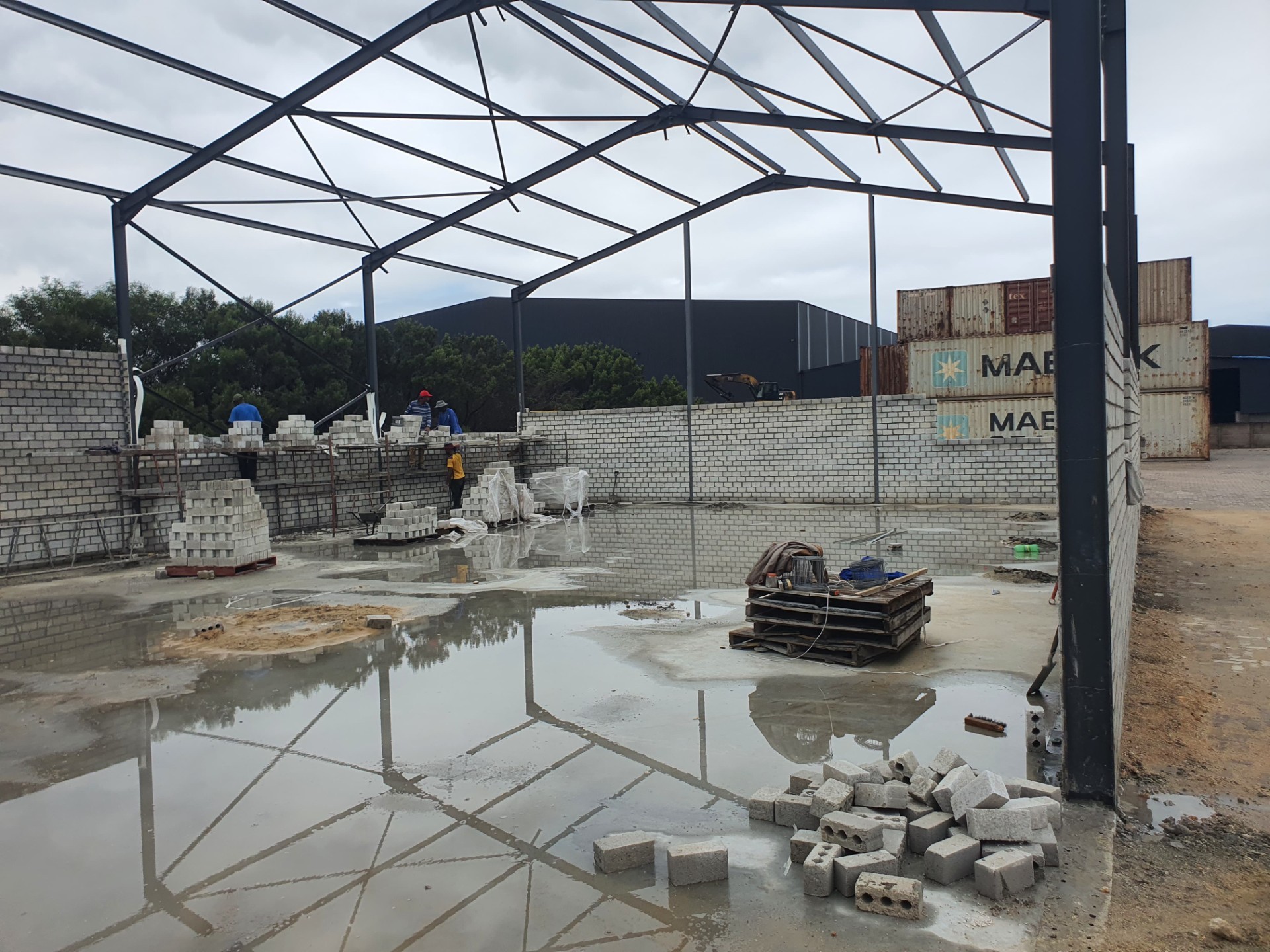 Workshop with Premium Trucking Yard in Markman
