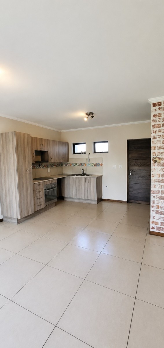 Apartment for rent in Jackal Creek Golf Estate, Randburg, 56 m²