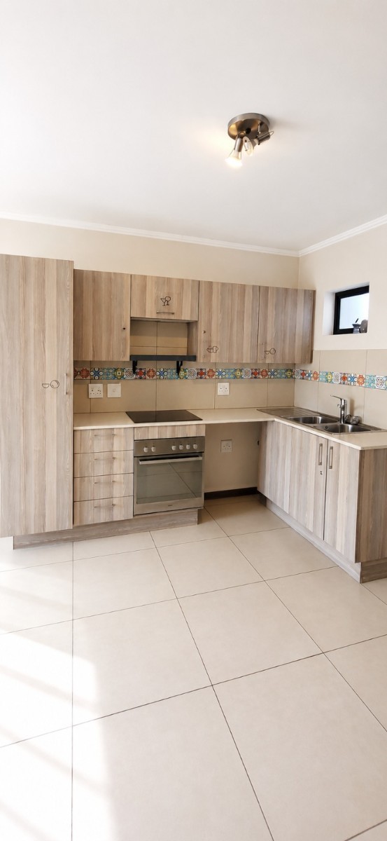 Apartment for rent in Jackal Creek Golf Estate, Randburg, 56 m²