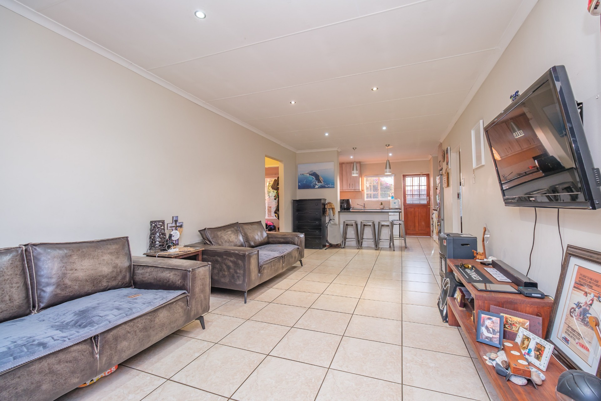 Complex for sale in Honeydew Ridge, Roodepoort, 120 m²