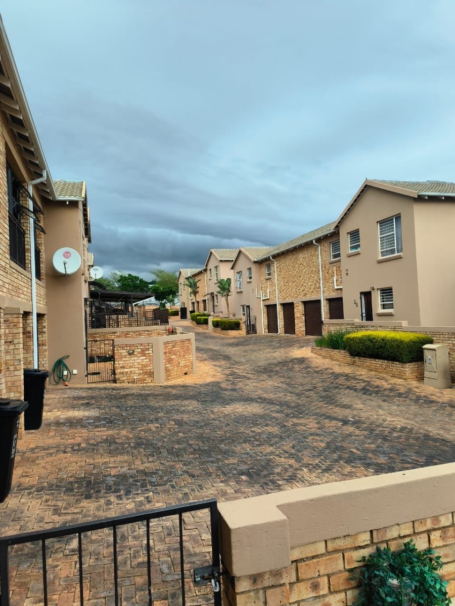 3bedroom townhouse to rent in Wilgeheuwel