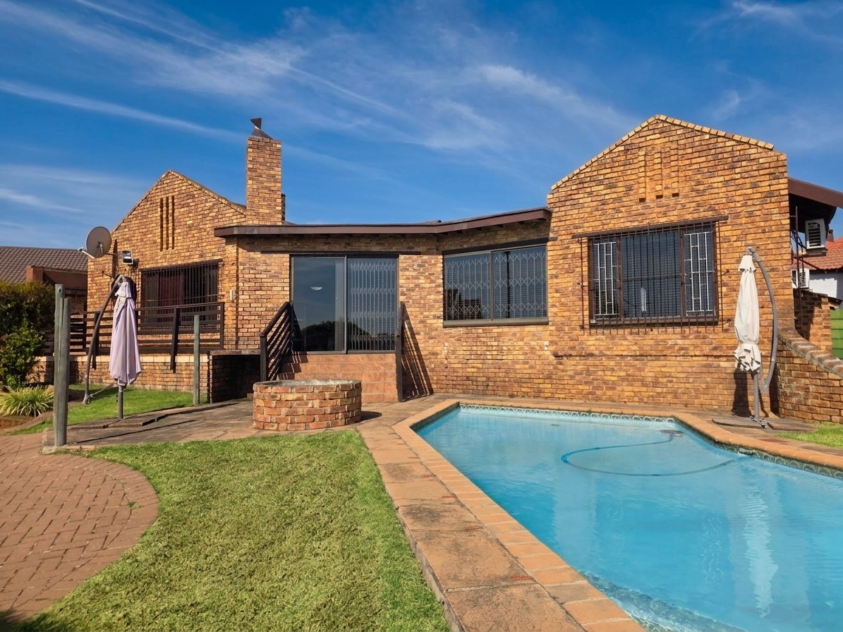 House for sale in Norkem Park, Kempton Park, 1338 m²