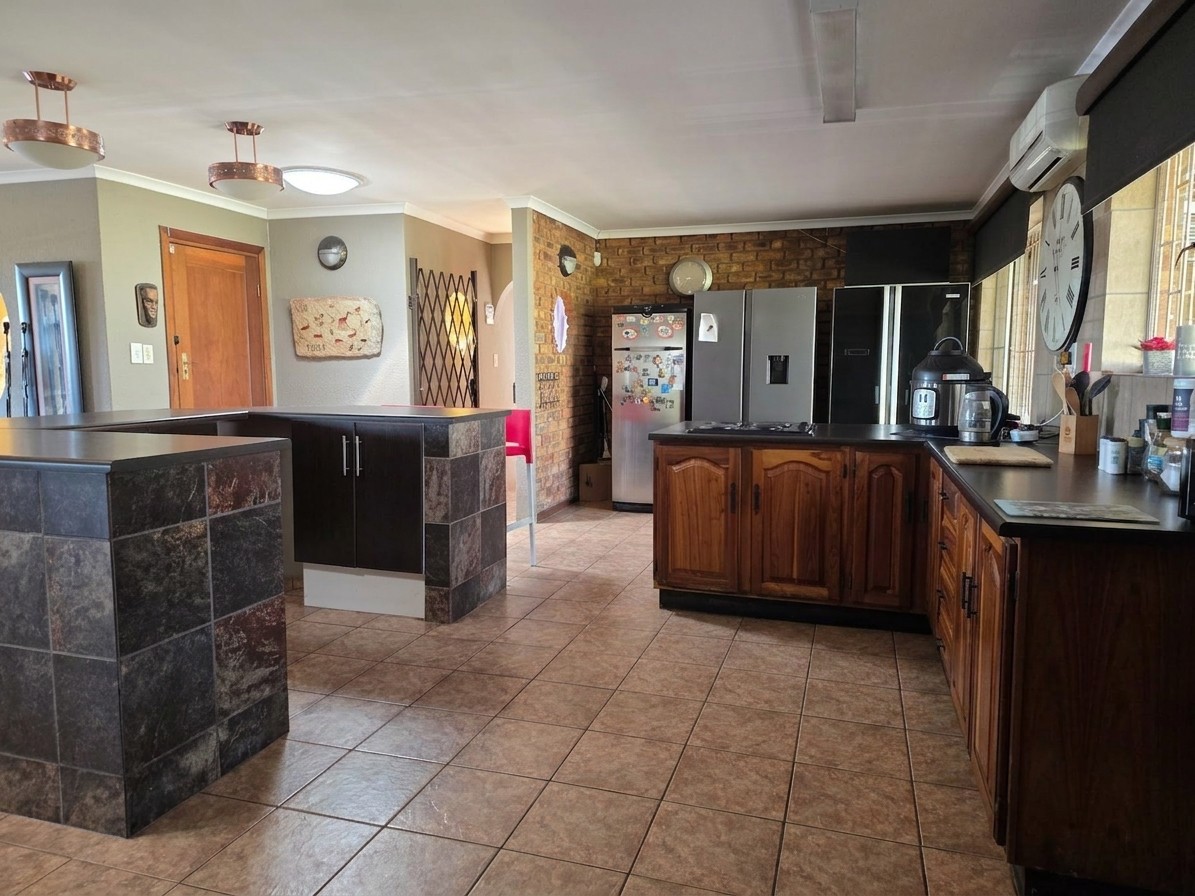 House for sale in Norkem Park, Kempton Park, 1338 m²