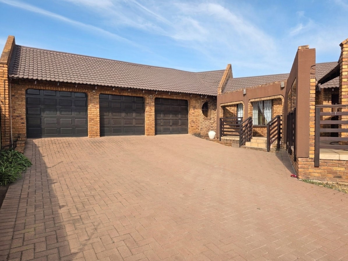 House for sale in Norkem Park, Kempton Park, 1338 m²