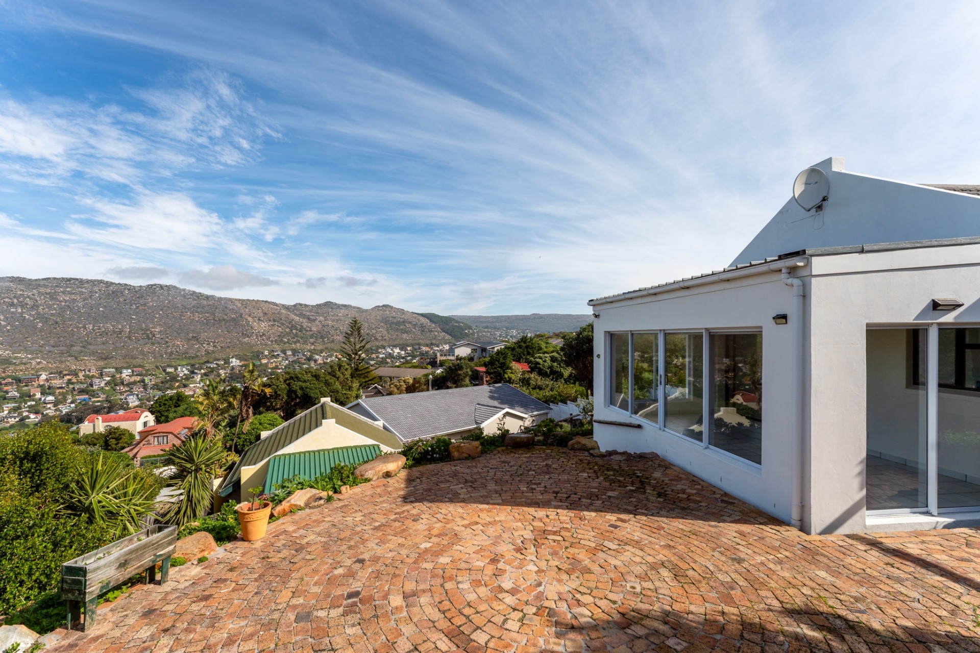 Charming Cottage To Rent in Glencairn Heights, Simons Town 3