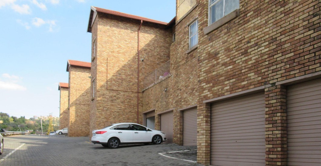 Apartment for sale in Helderkruin View, Helderkruin, Roodepoort, 85 m²