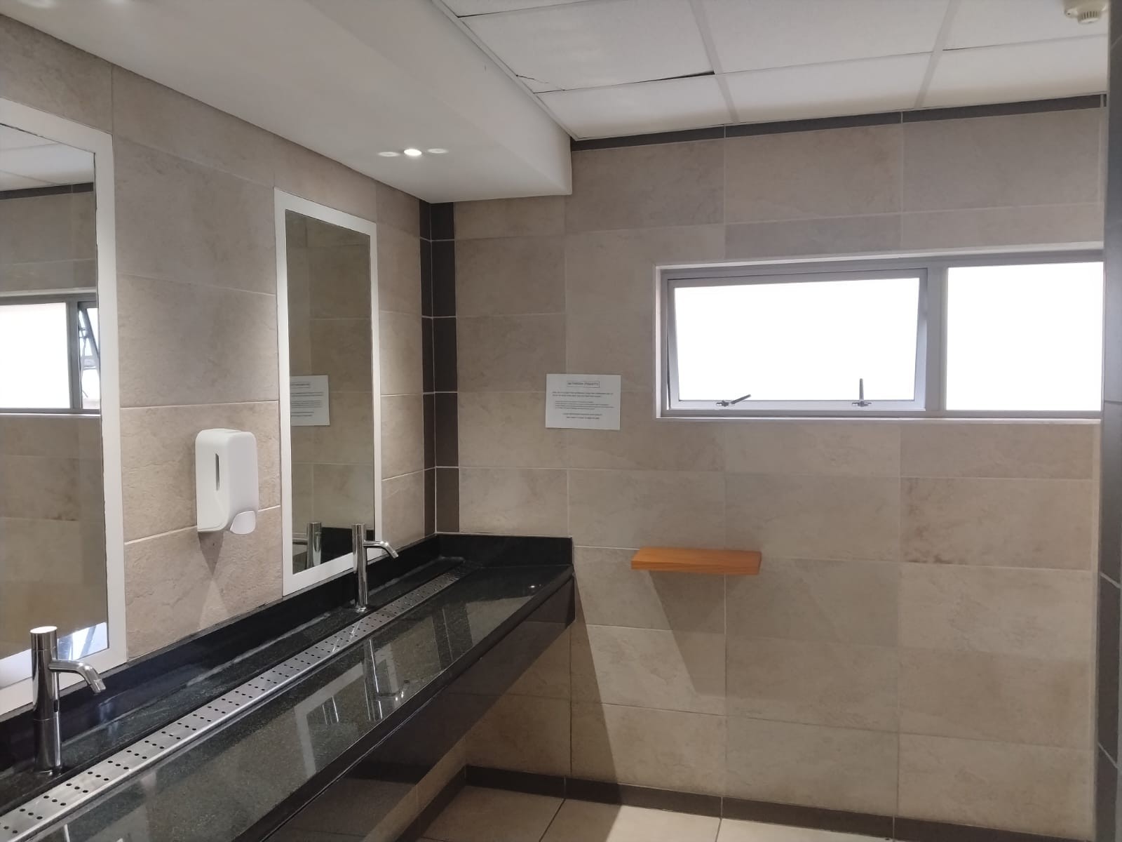 Office for rent in Umhlanga Ridge, Umhlanga, KwaZulu Natal, 338 m²