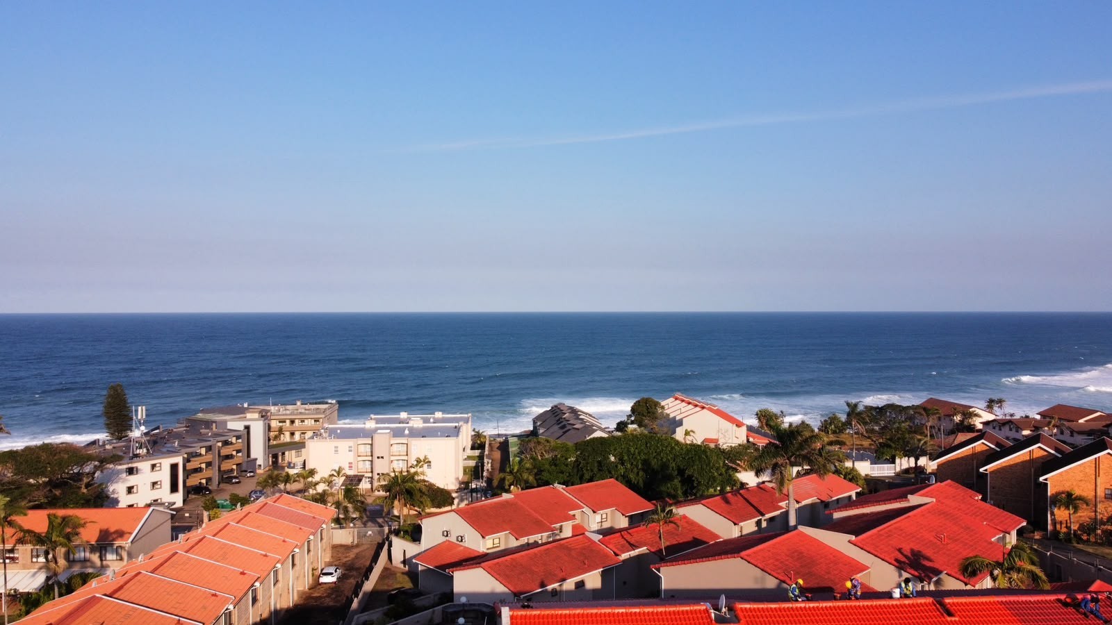 Spacious Coastal Apartment with Jacuzzi and Entertainer's Veranda in Uvongo