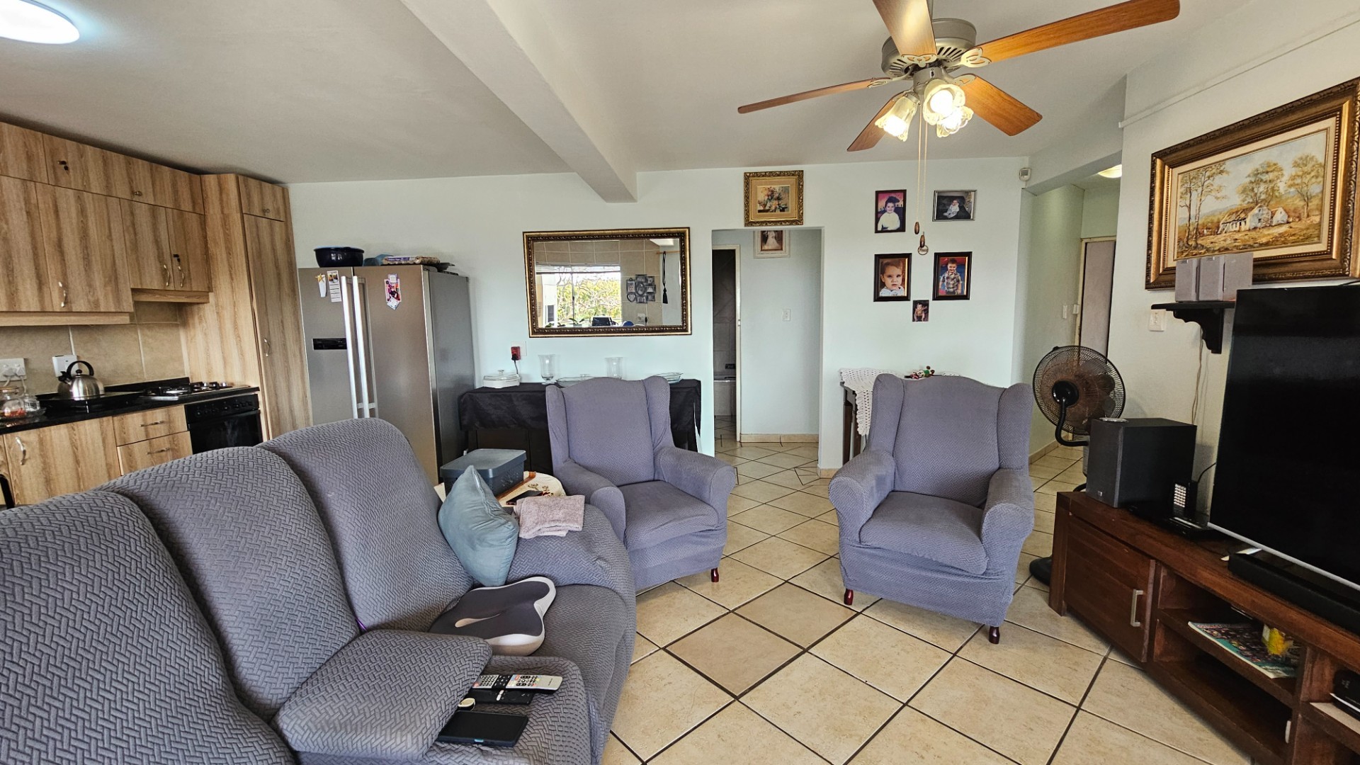 Spacious Coastal Apartment with Jacuzzi and Entertainer's Veranda in Uvongo