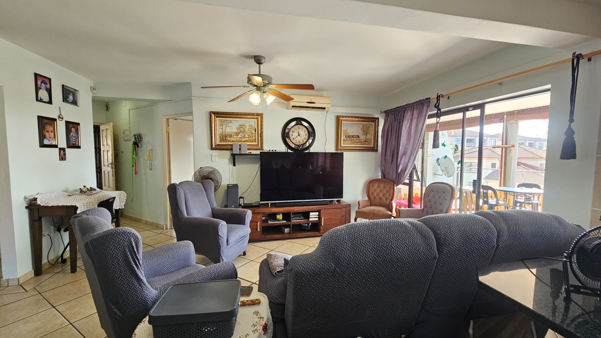 Spacious Coastal Apartment with Jacuzzi and Entertainer's Veranda in Uvongo