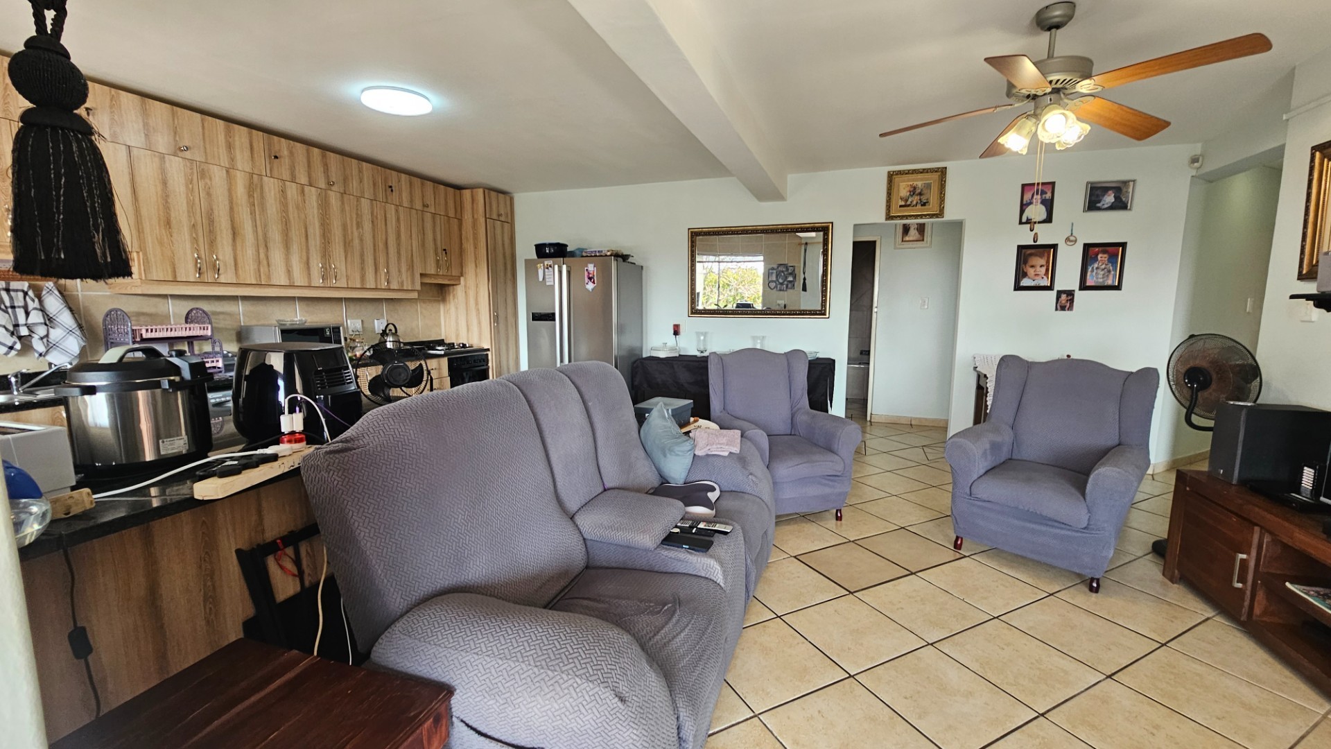 Spacious Coastal Apartment with Jacuzzi and Entertainer's Veranda in Uvongo