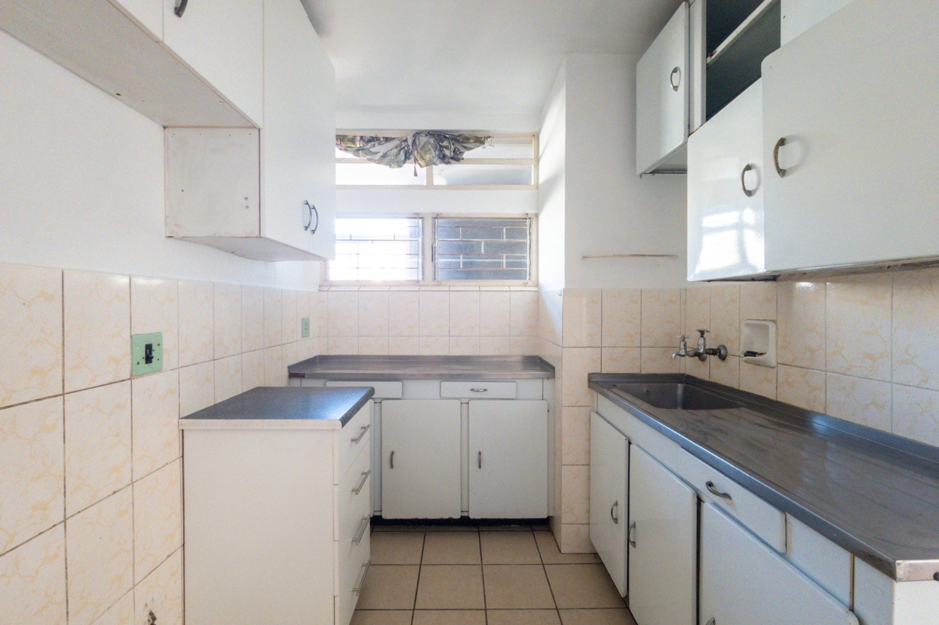 Apartment for sale in North Beach, Durban, KwaZulu Natal, 66 m²