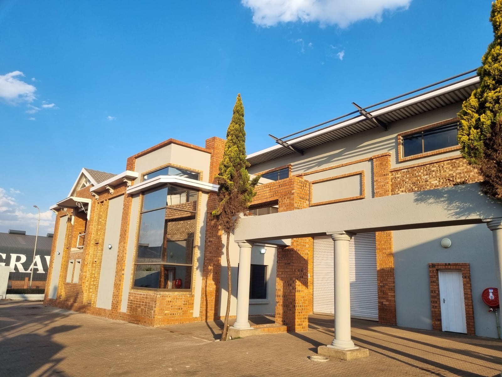 Premium Industrial Headquarters in SAE Business Park for Sale