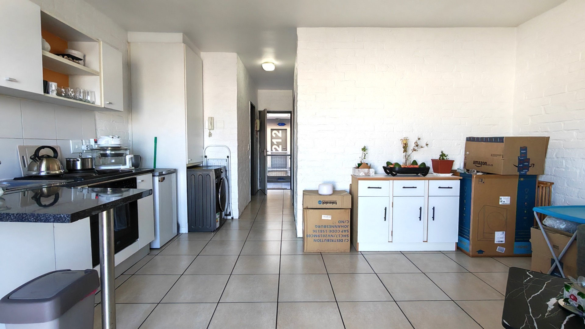 Prime First Floor 1-Bedroom Apartment in Sought-After Palm Springs, Brooklyn, Cape Town 5