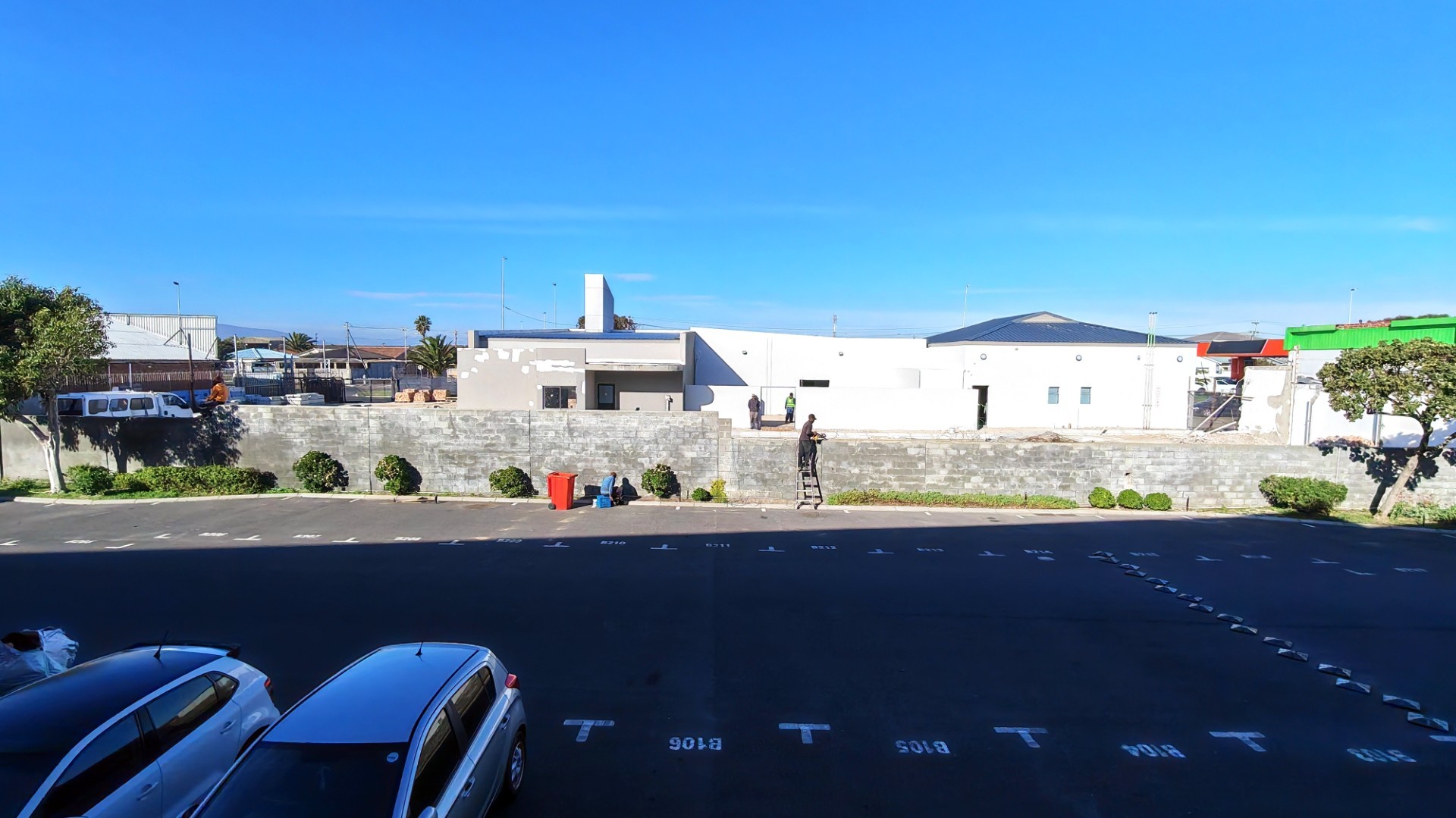 Prime First Floor 1-Bedroom Apartment in Sought-After Palm Springs, Brooklyn, Cape Town 4