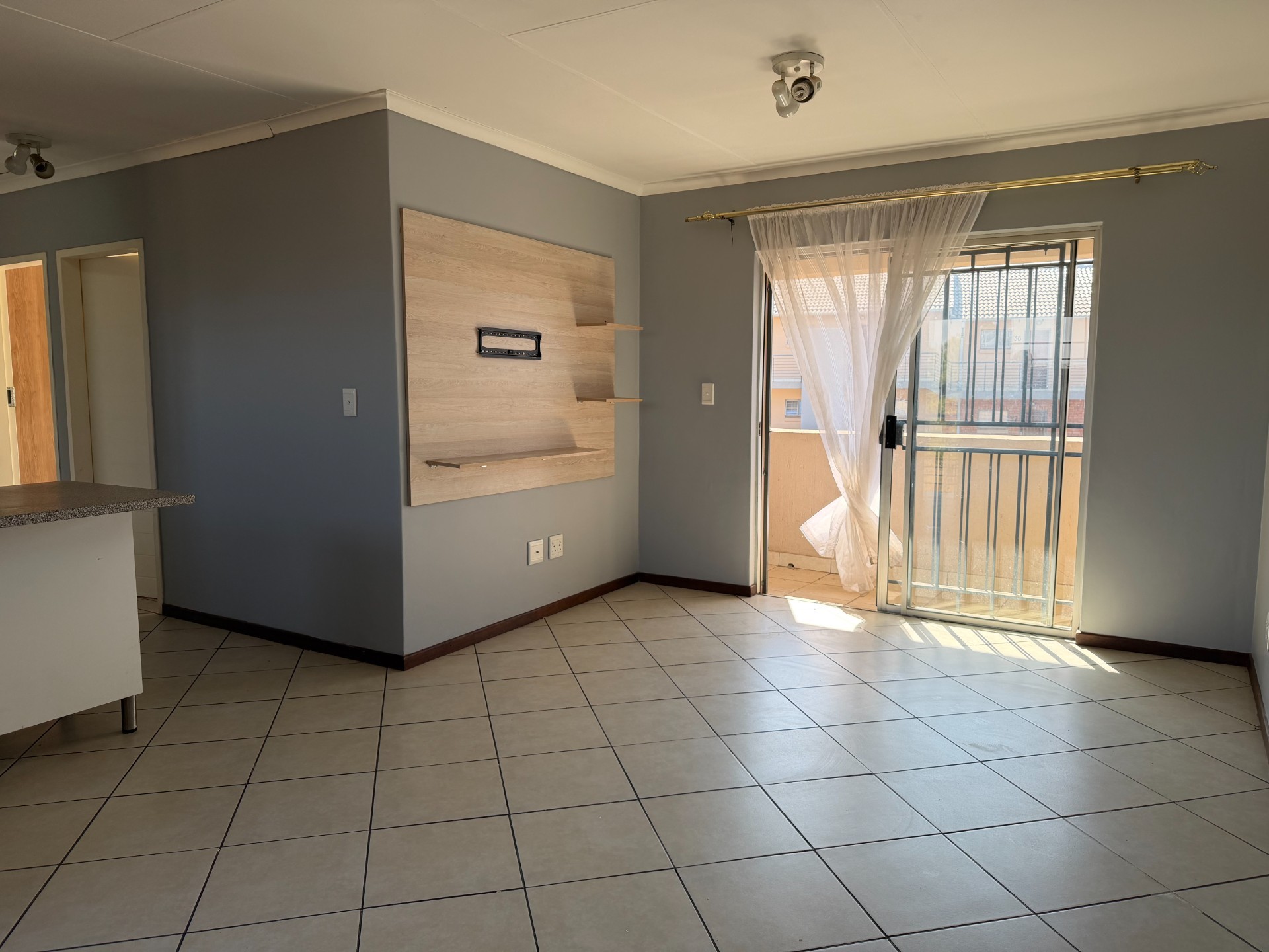 2 Bed 1 Baths Apartment