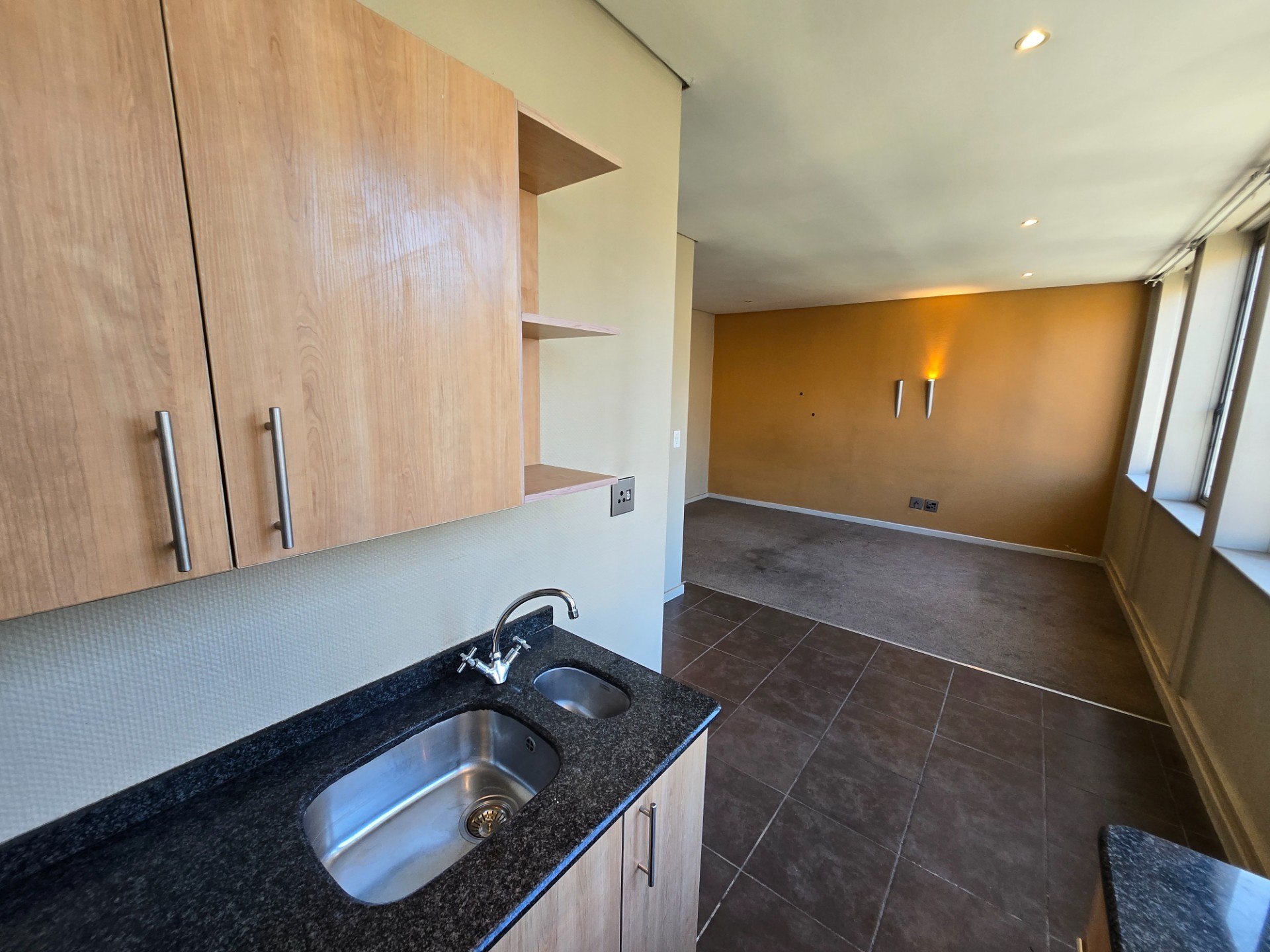 Studio Apartment for sale in Marshalltown, Johannesburg, 32 m²