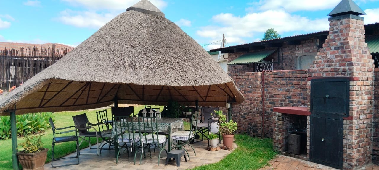 Spacious 4-Bedroom Family Home with 2 Cottages For Sale in Carolina 3