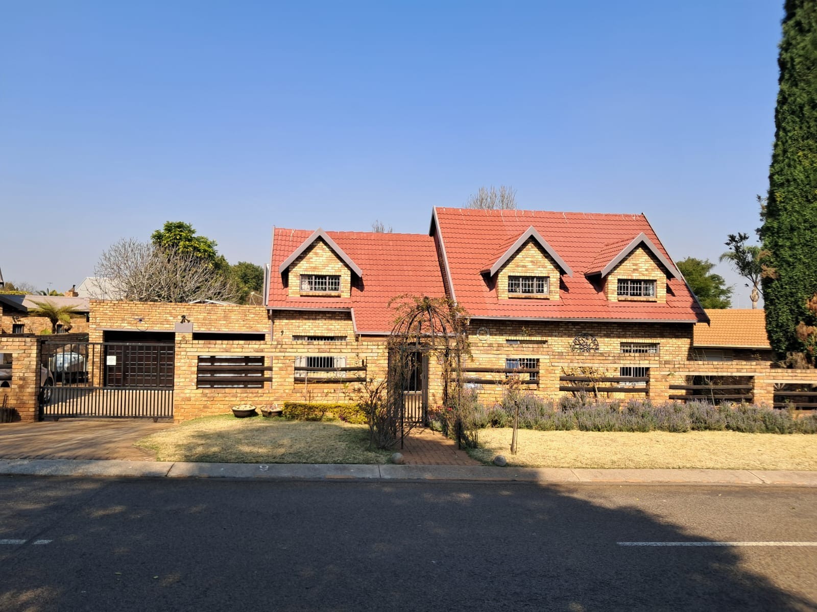 House for sale in Zwartkop, Centurion, 340 m²