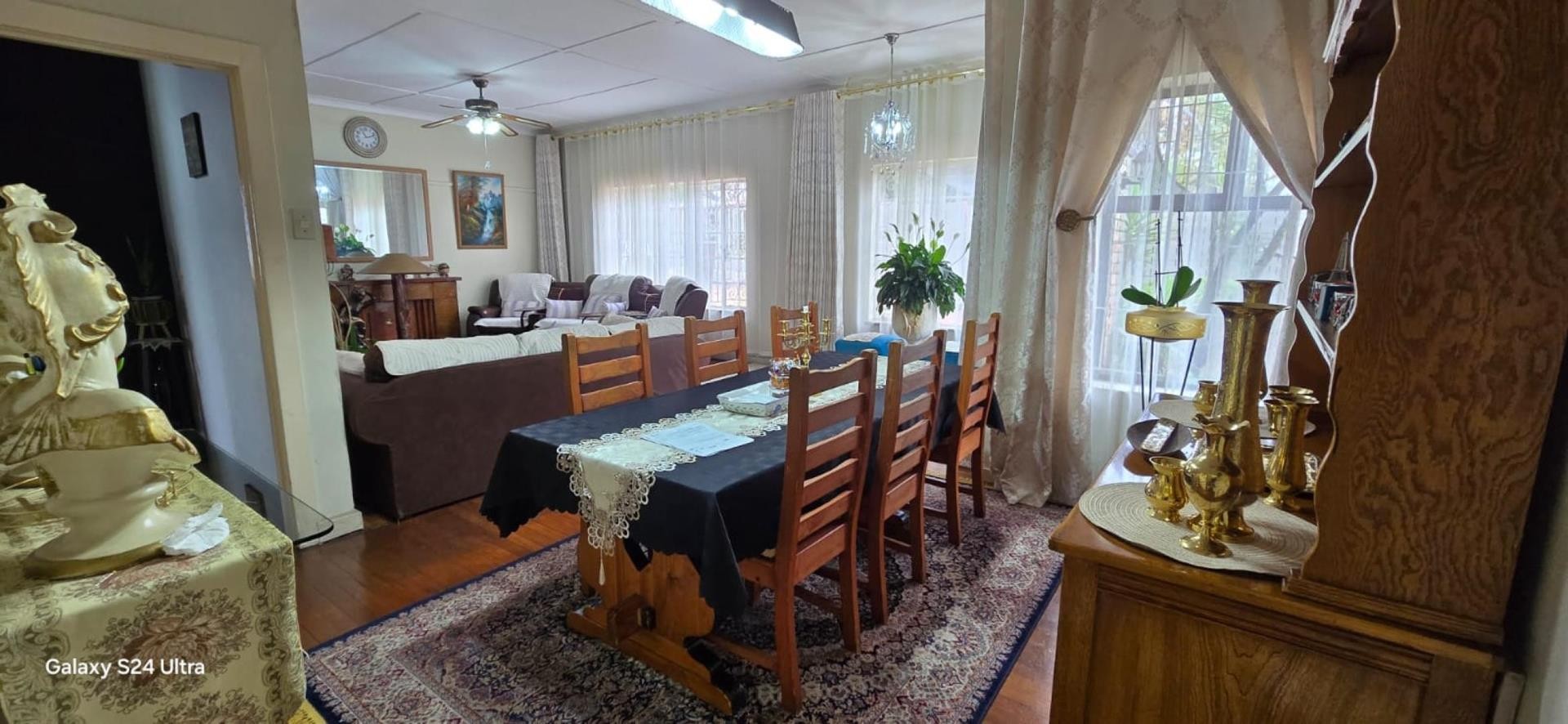 Charming Family Home with Granny Cottage and Beautiful Outdoor Living 4