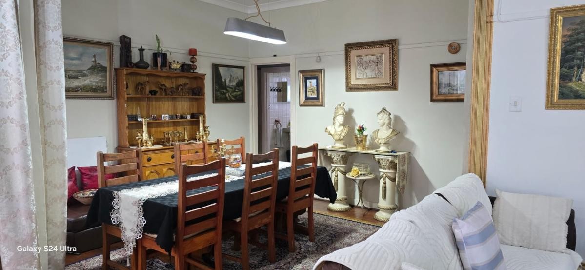 Charming Family Home with Granny Cottage and Beautiful Outdoor Living 3