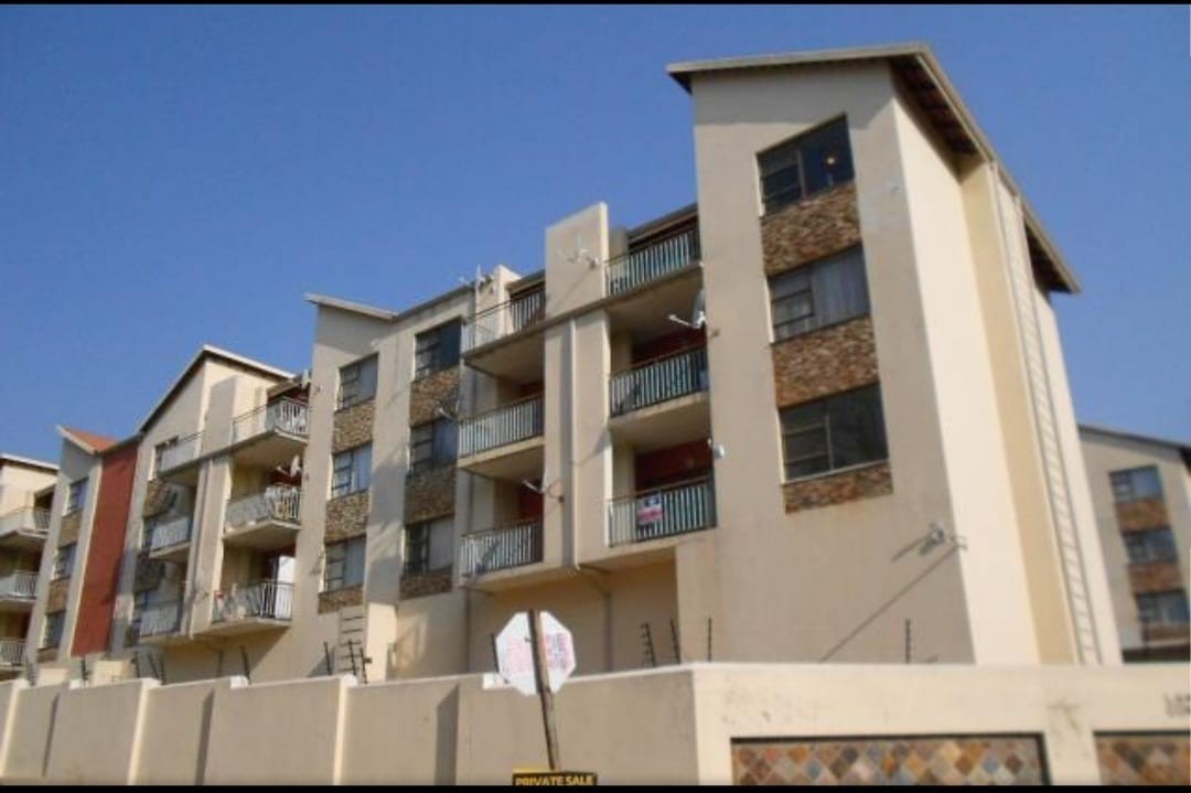 Apartment For Sale in Florida, Roodepoort