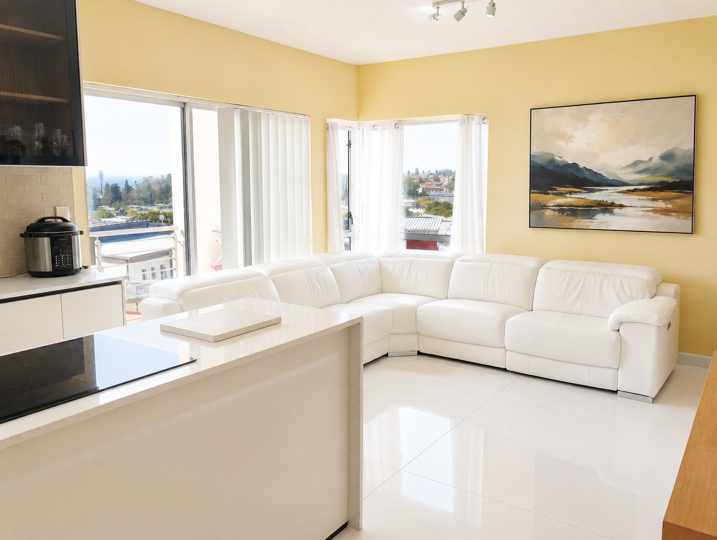 Apartment for sale in Broadacres, Sandton, 90 m²