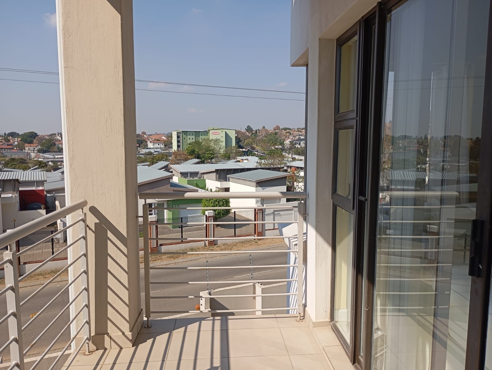 Apartment for sale in Broadacres, Sandton, 90 m²