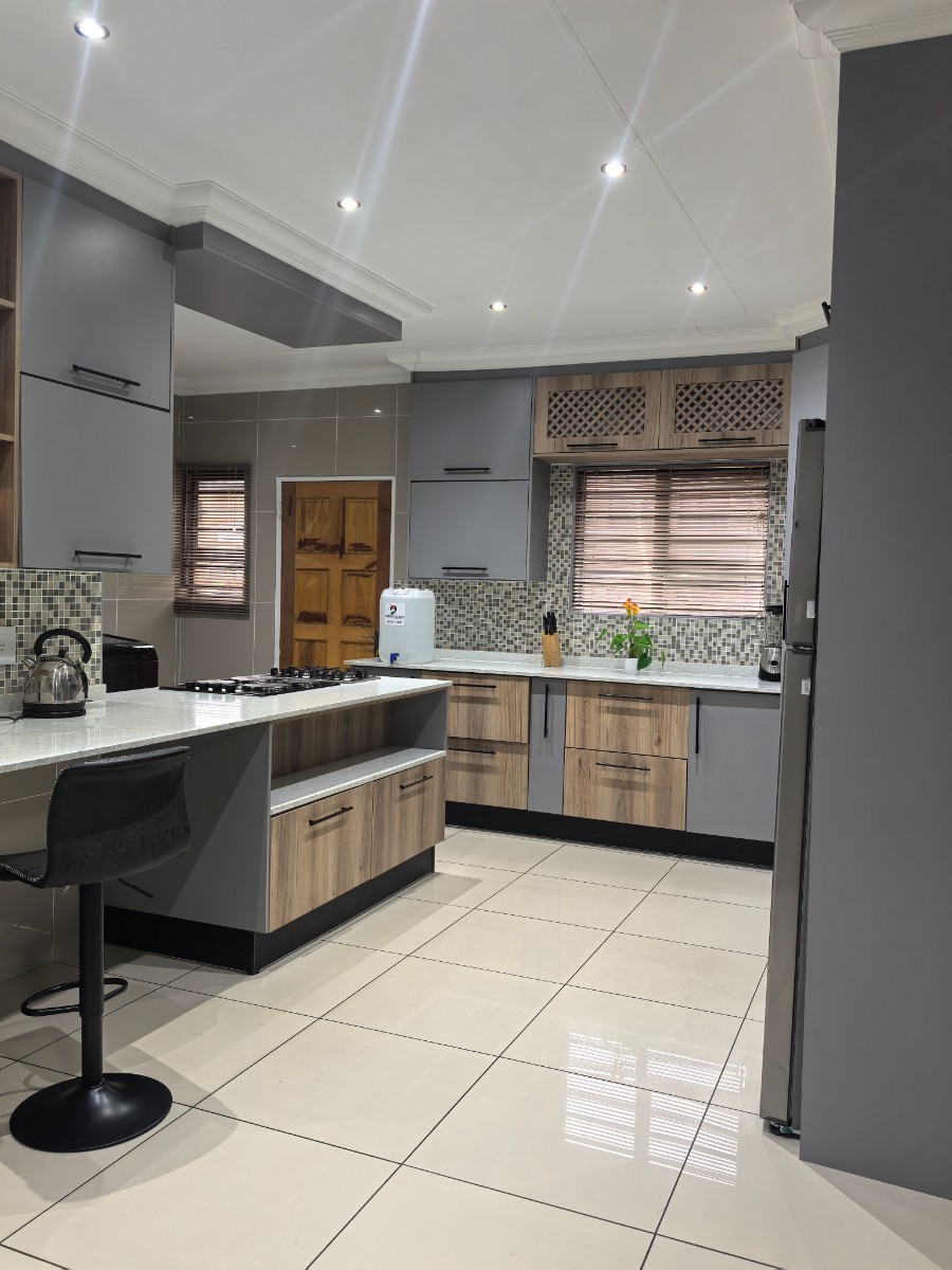 House for sale in Aerorand, Middelburg