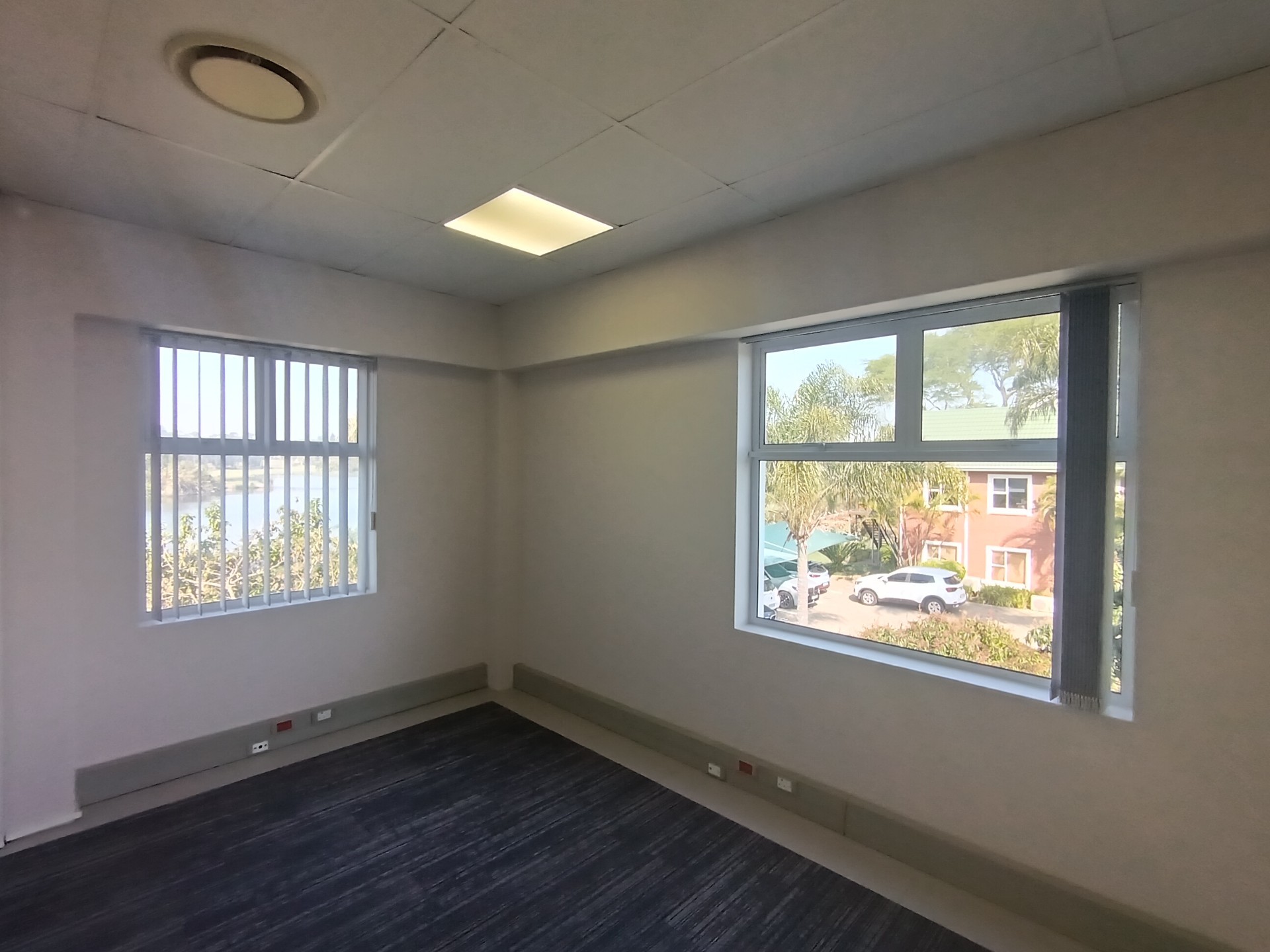 Office for rent in Mount Edgecombe, KwaZulu Natal, 121 m²