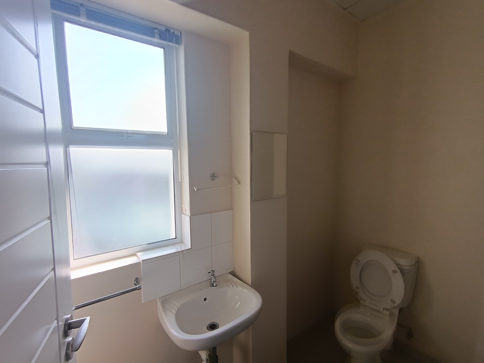 Office for rent in Mount Edgecombe, KwaZulu Natal, 121 m²