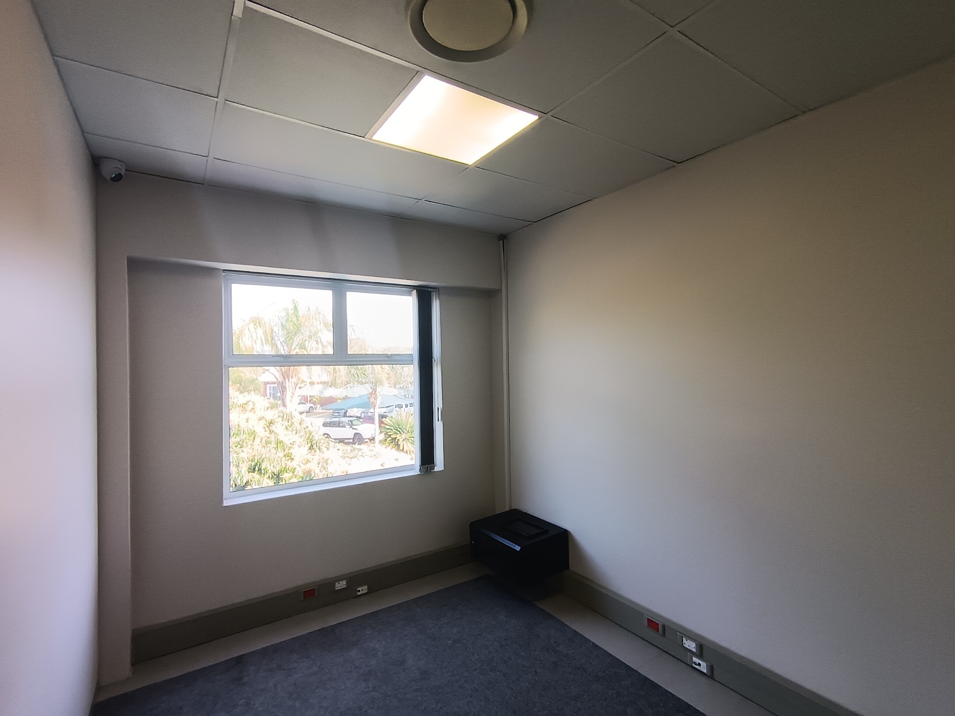 Office for rent in Mount Edgecombe, KwaZulu Natal, 121 m²