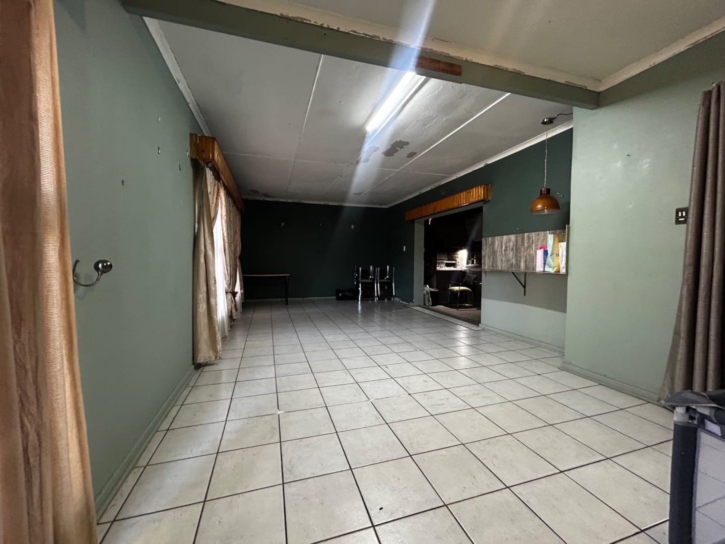 Home with 2 x Flats and Spacious Yard in Carters Glen! 3