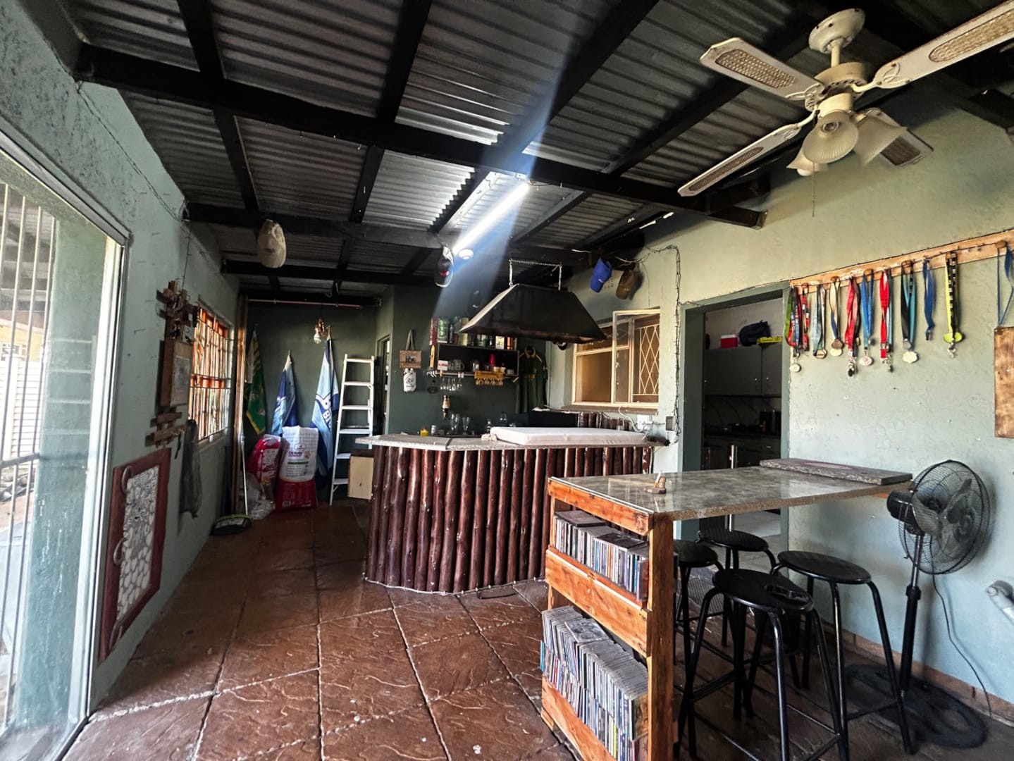 Home with 2 x Flats and Spacious Yard in Carters Glen! 5