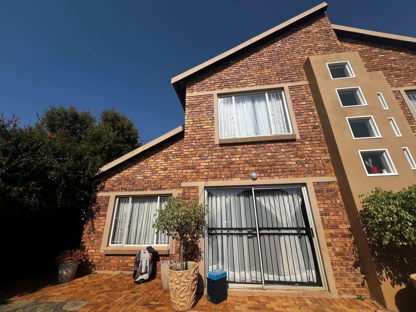Townhouse For Sale in Heuwelsig Estate, Centurion
