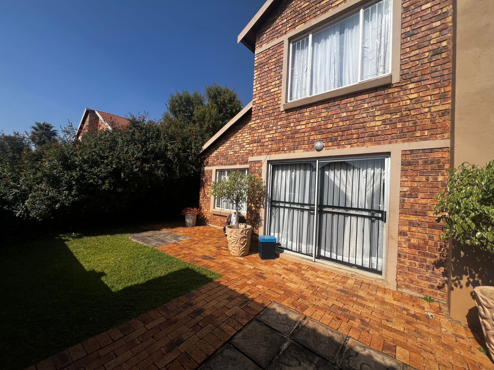 Townhouse For Sale in Heuwelsig Estate, Centurion