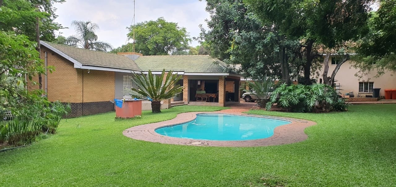House for sale in Shere, Pretoria, 1400 m²