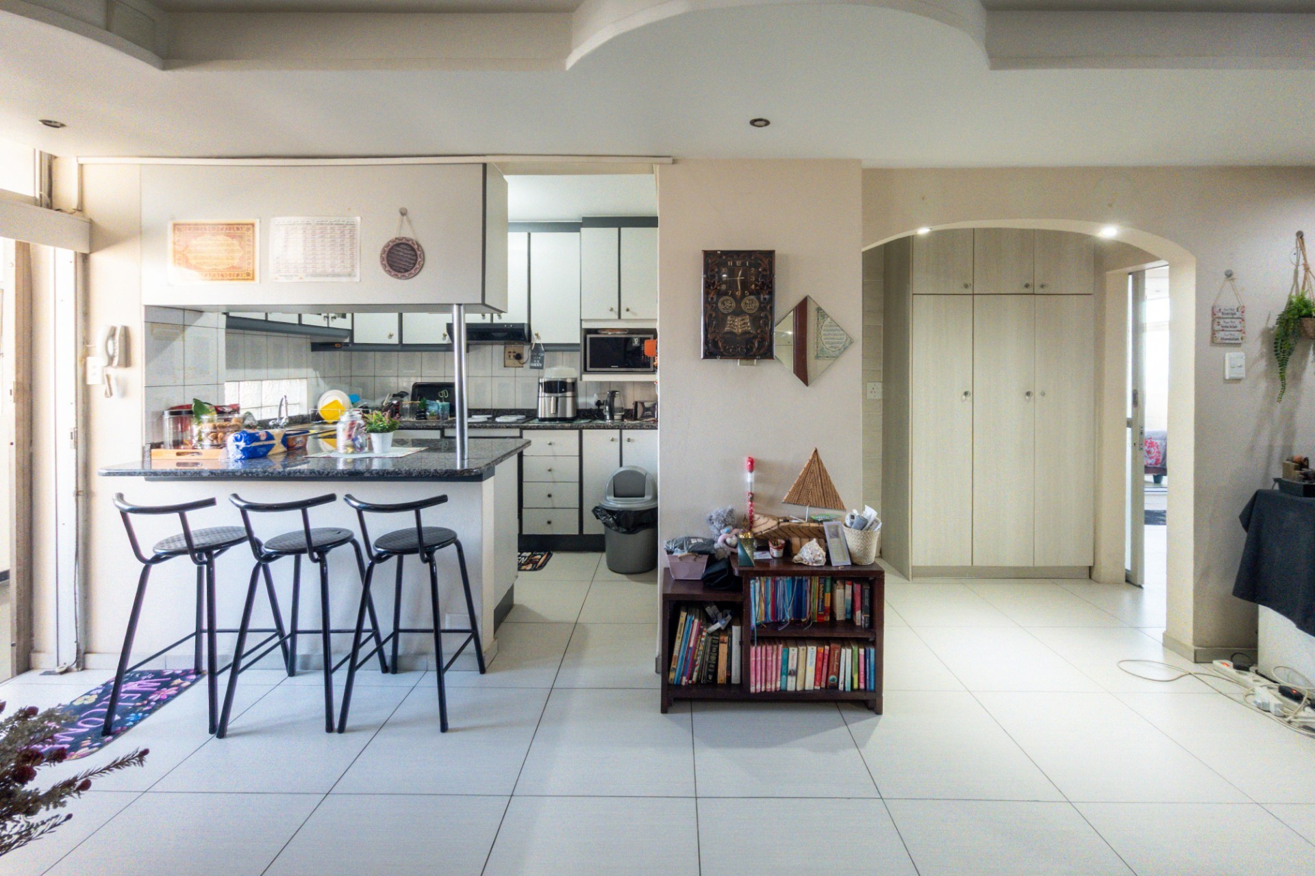 2 Bed 2 Bath Coastal Unit with Pool in North Beach